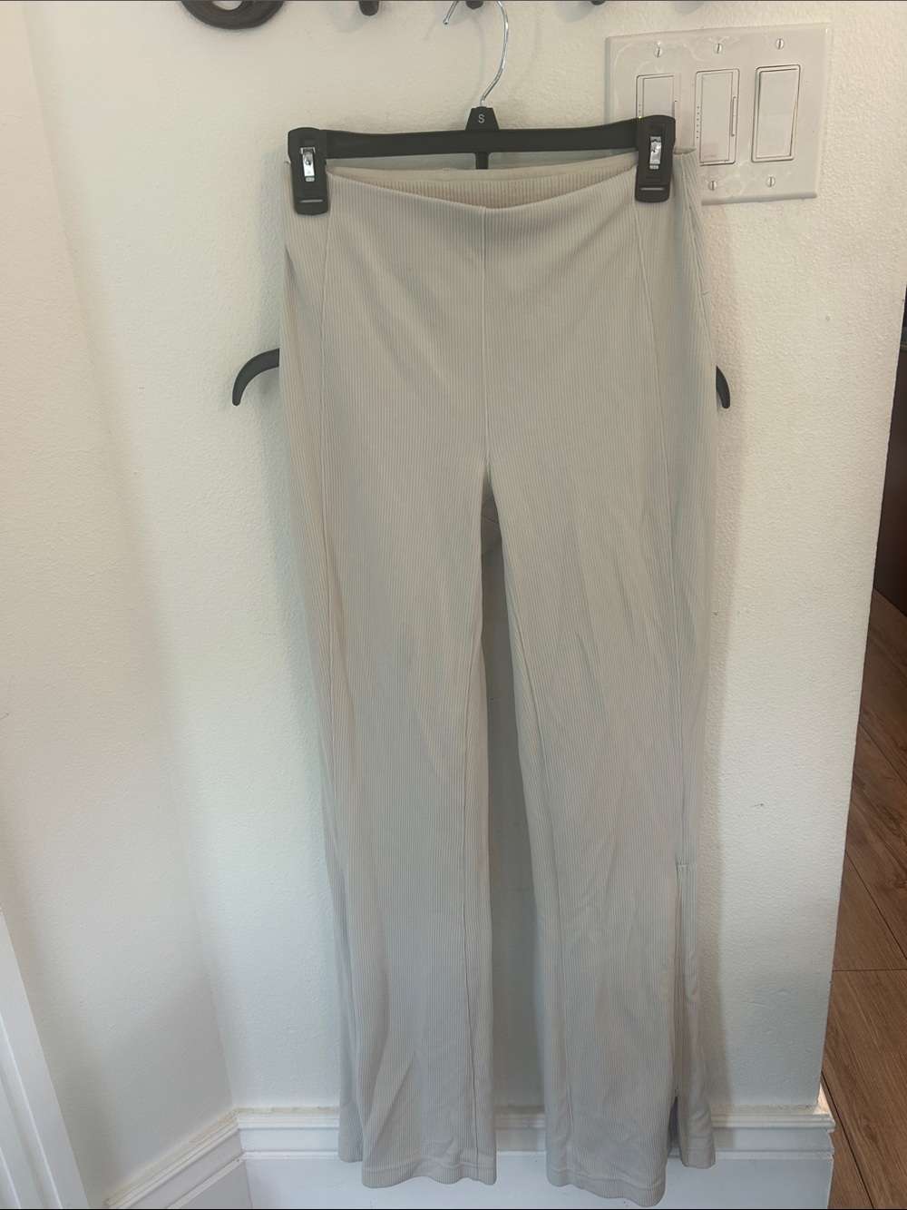 Lululemon women’s ribbed soft stream flared pants regular - bone
